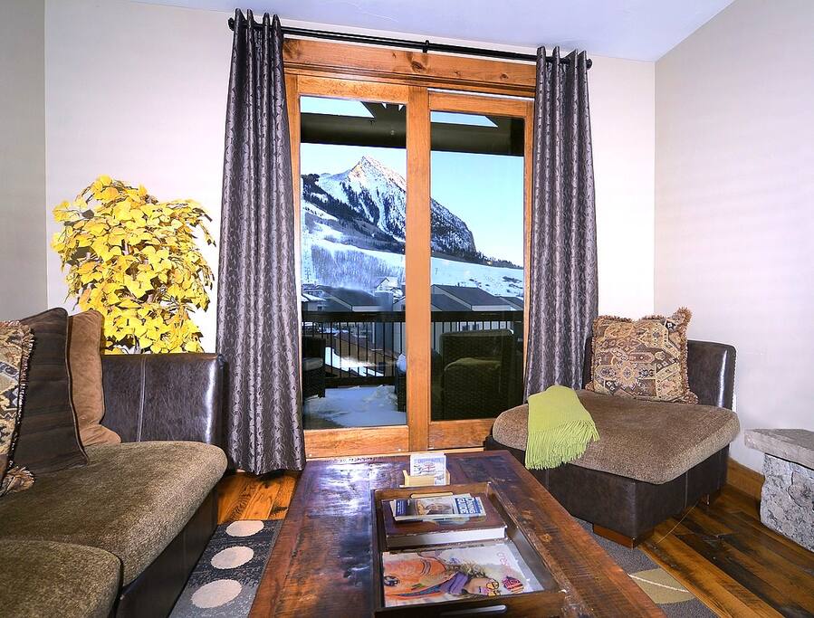 Luxury Condo 3 Min Walk to Lifts  Hot Tub + Garage