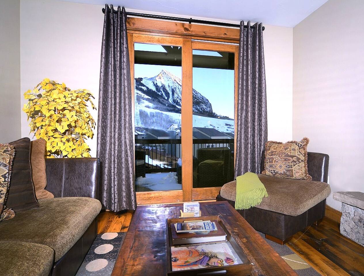 NEW! Luxury Condo 3 Min Walk to Lifts + Hot Tub