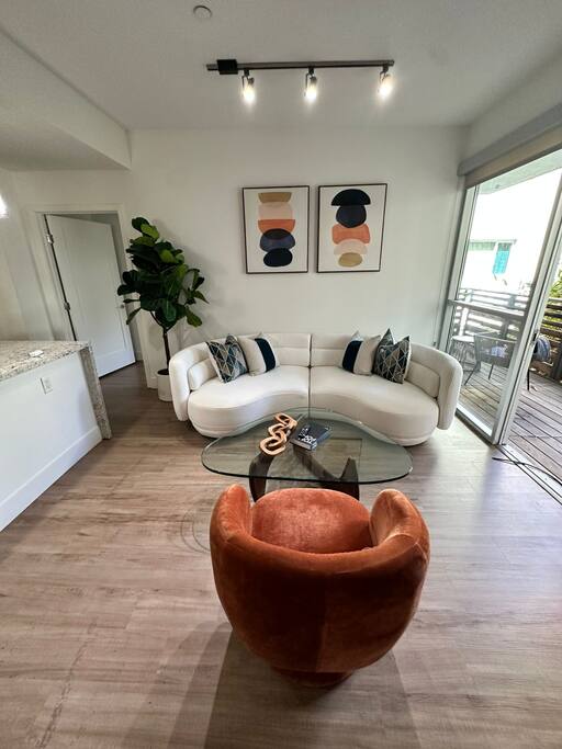 Modern 2BR Retreat | Prime Santa Monica Location