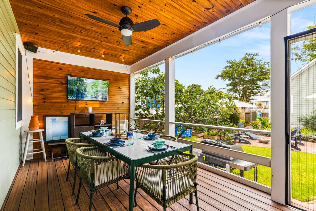 Golf Cart-Chef Kitchen-Screen Porch-Backyard Oasis