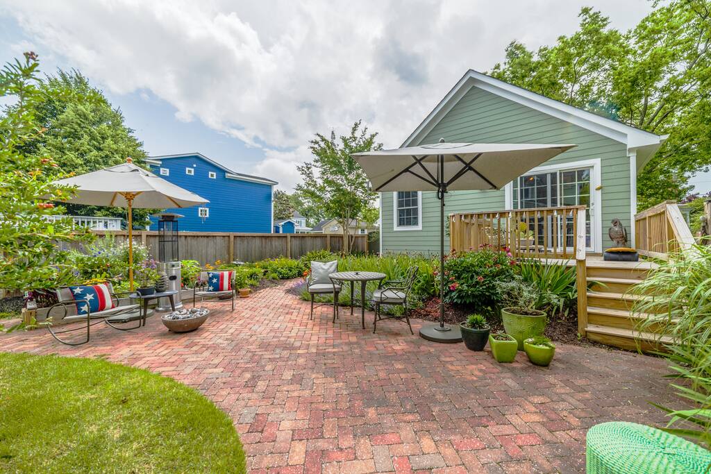 Backyard Oasis-Family Friendly-Golf Cart Included!
