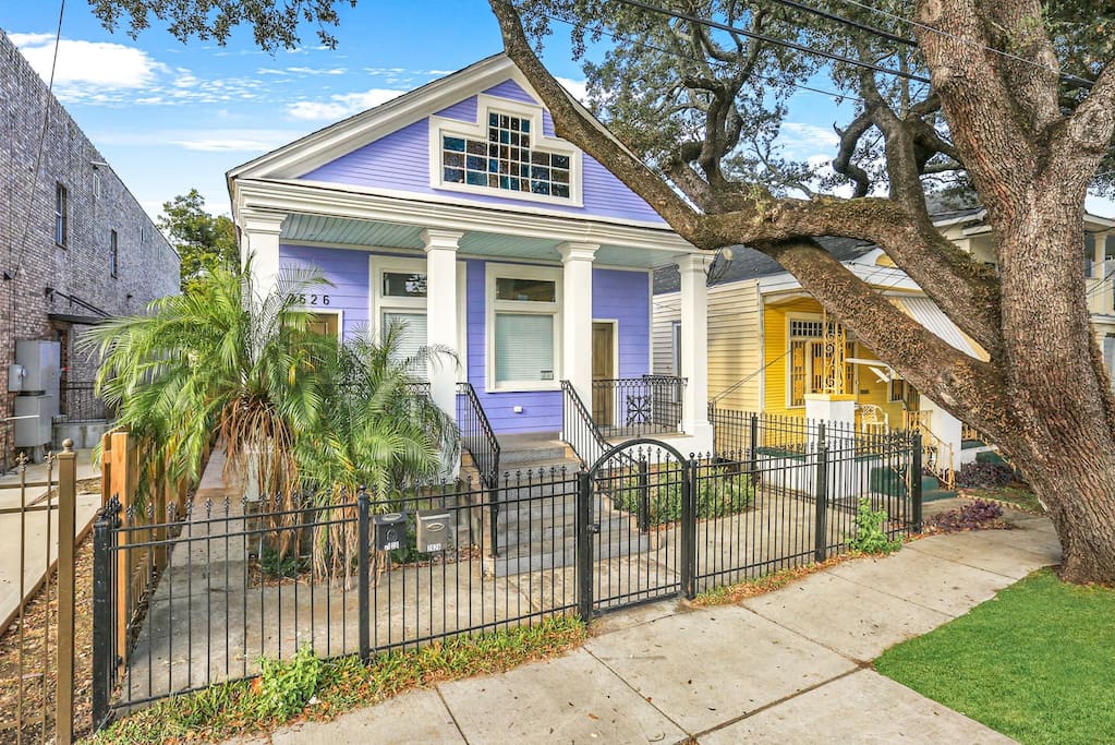 Chic 5BR Retreat | Near FQ, Superdome & Tulane