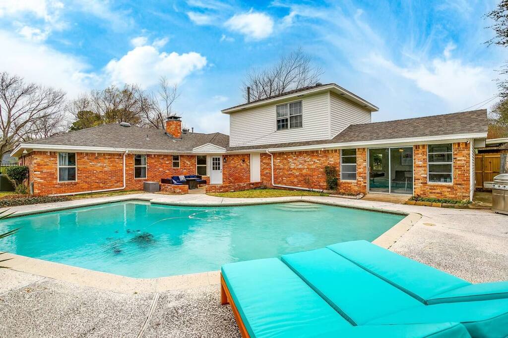 Eclectic Oasis: Pool, Game Room, Near AT&T Stadium