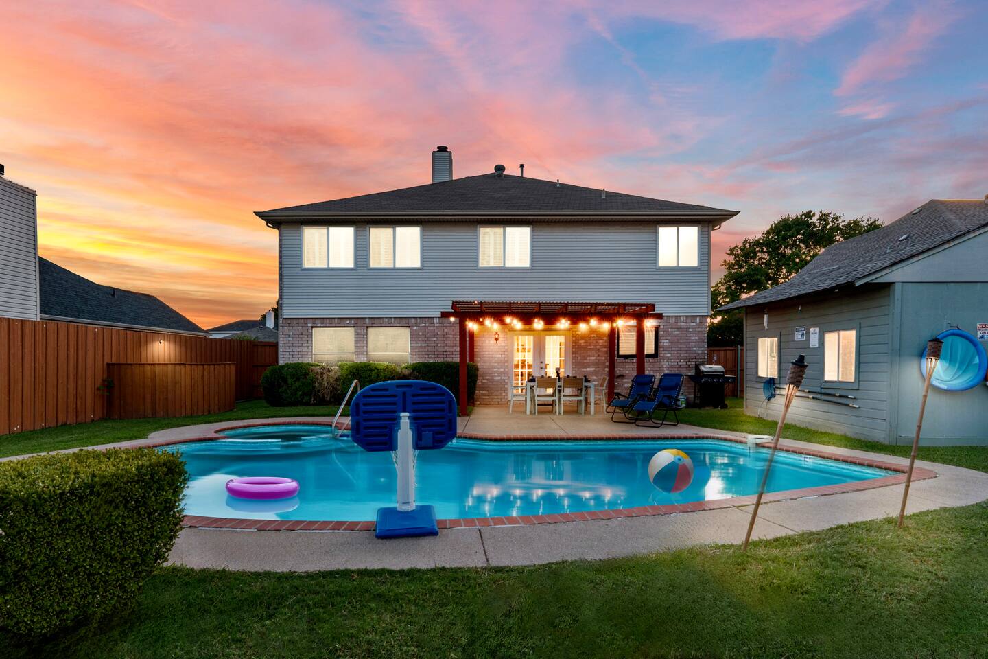 Heated Pool and Hot Tub - Game Room - Near Lakes