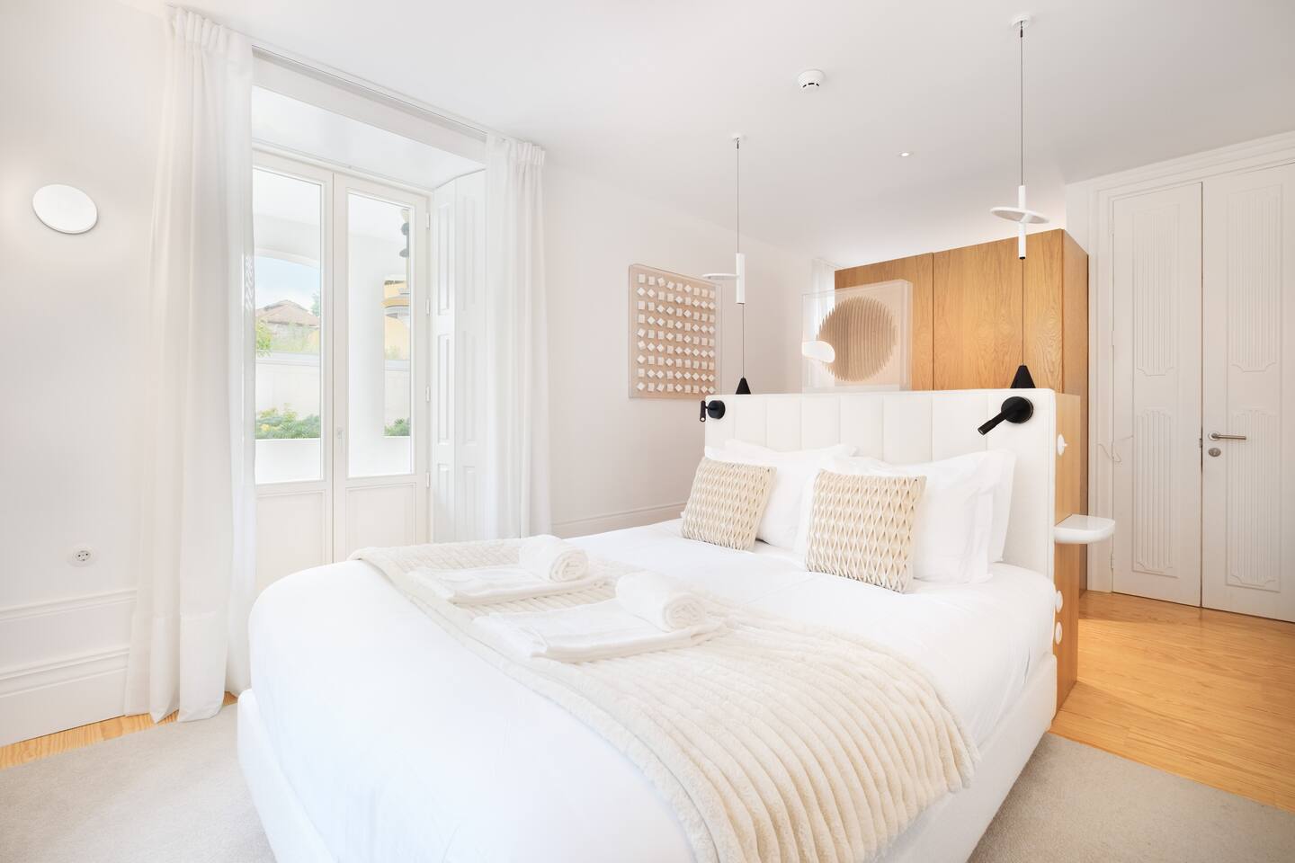 Room 3 City Retreat in Porto with Sunlit Terrace