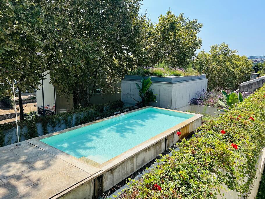 City Retreat in Porto with Sunlit Terrace