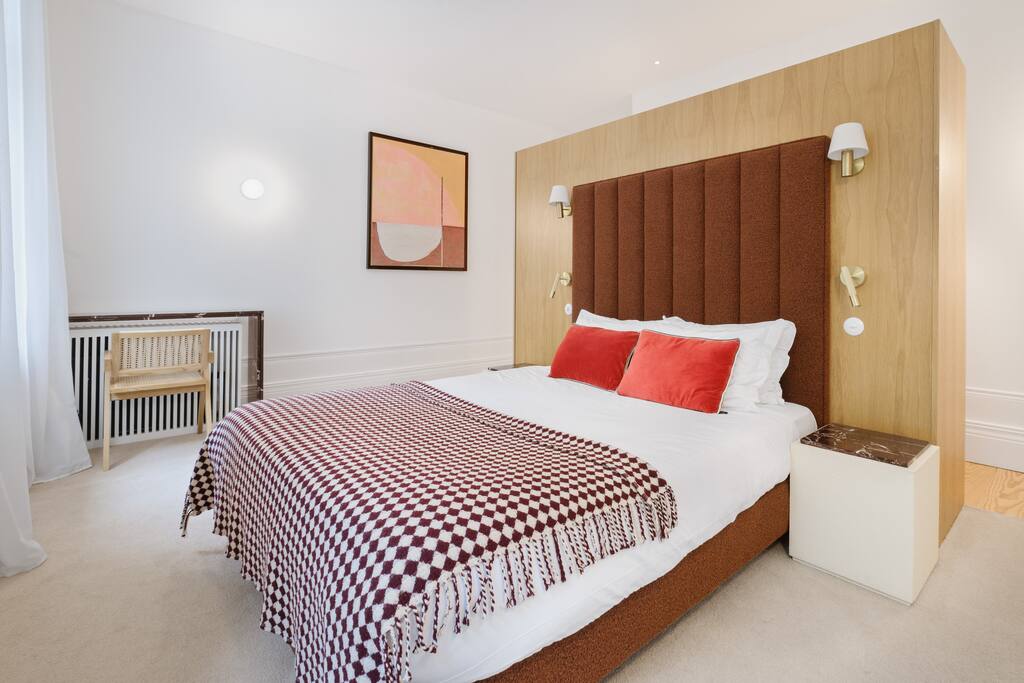 Garden Peek & Pool access - Room 5