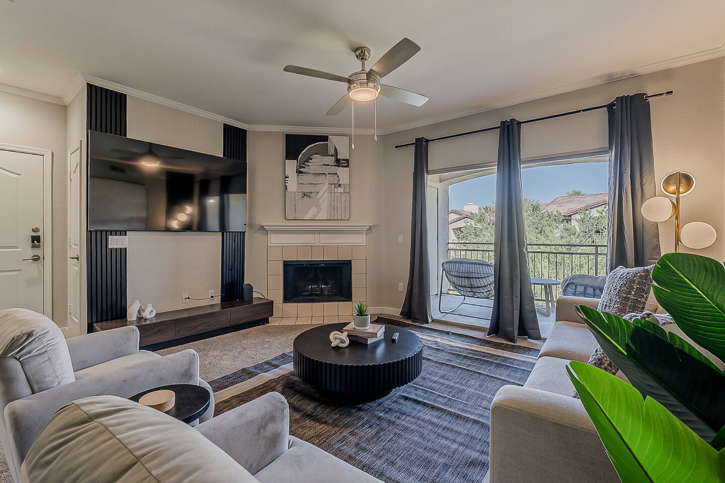 Cozy Scottsdale 2BR 2 BA| Pool |Gym | Free Parking