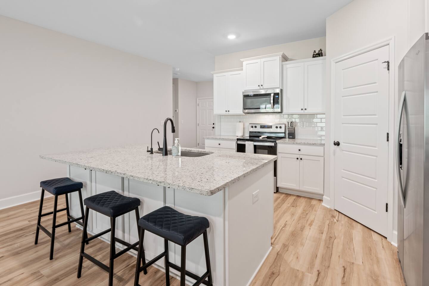 Spacious 4BR Home Near Midtown & FSU - Holiday Home — photo 3