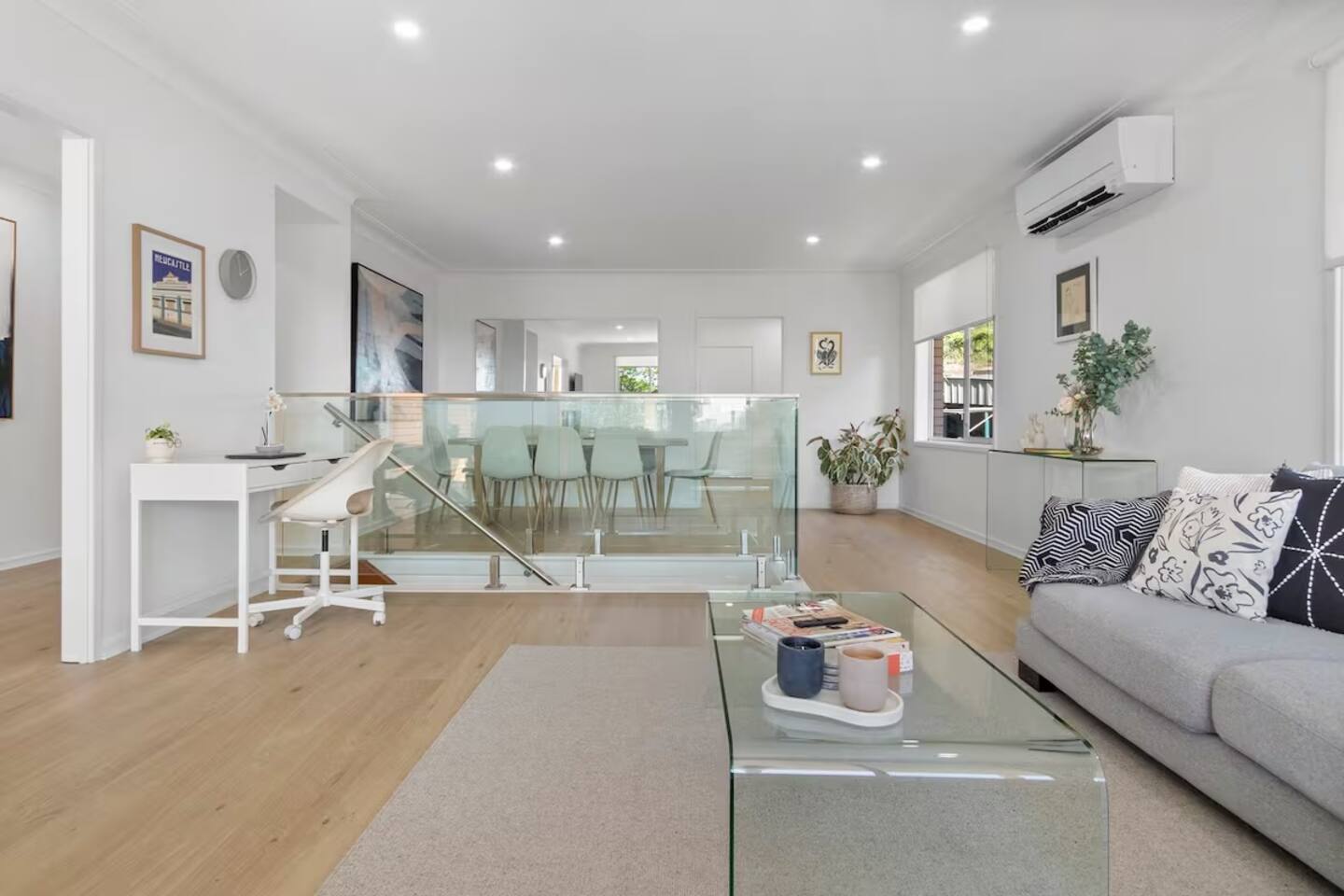 Hillview - Walk to City & Beach - Free Parking