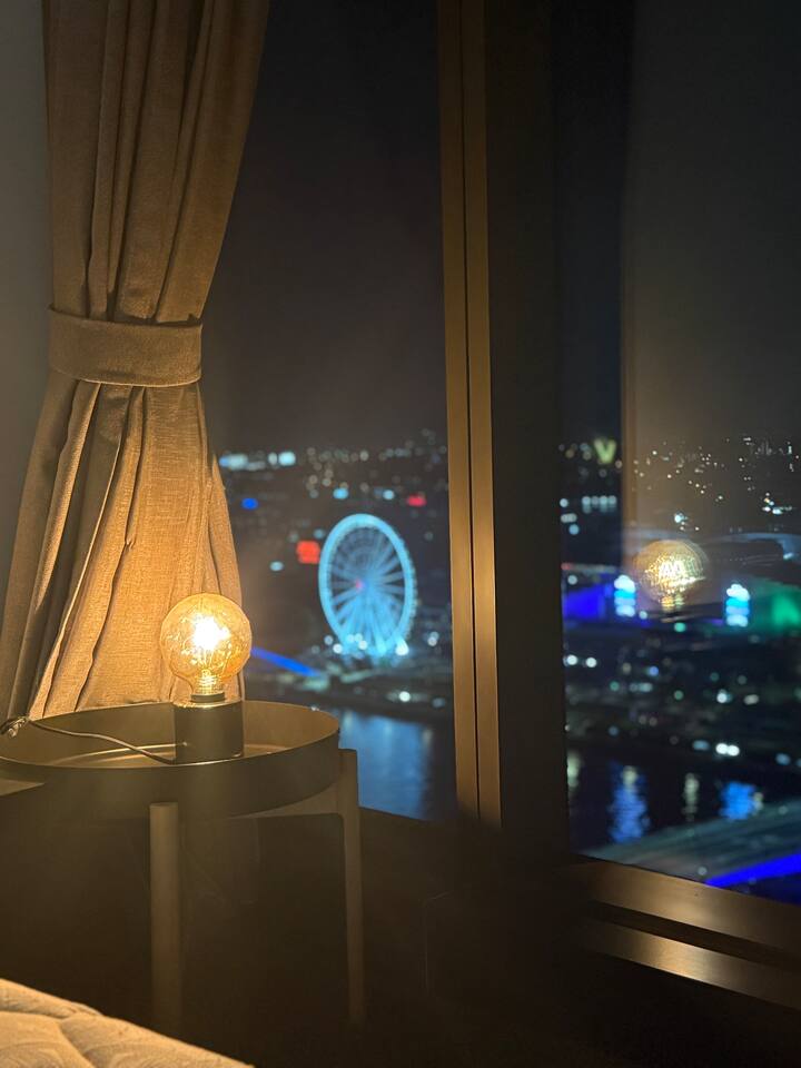 The Only One - Riverfront Elegance, Free Carpark - Apartment