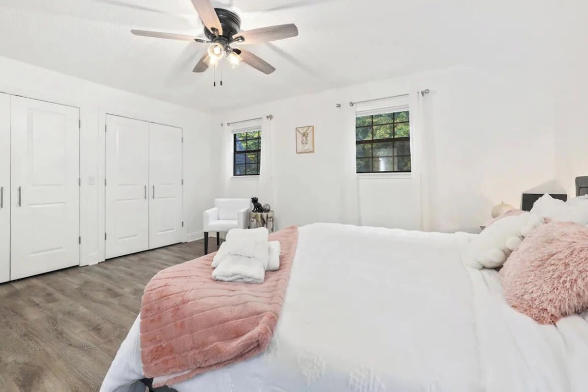 This room is complete with a luxurious King-size bed, accent chair and en suite bath.