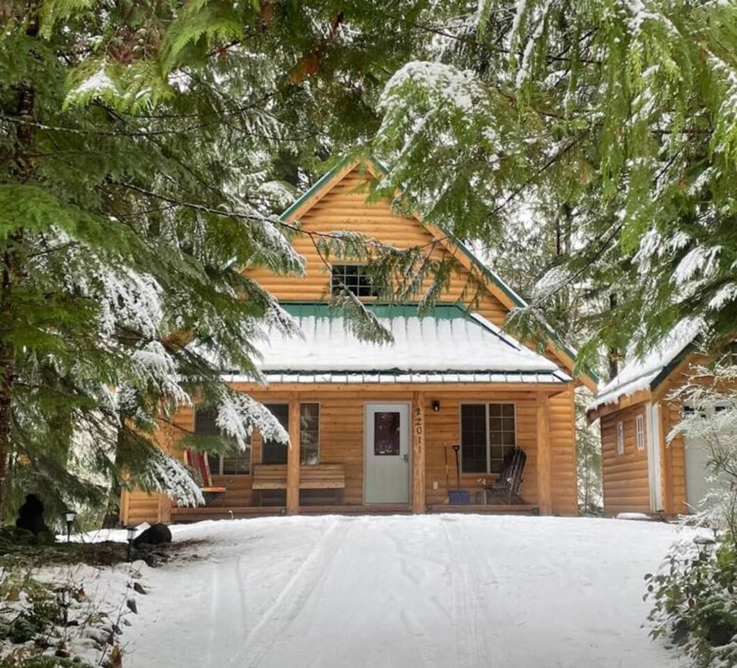Hemlock Lodge + Cozy Mountain Stay + Mt Baker Area