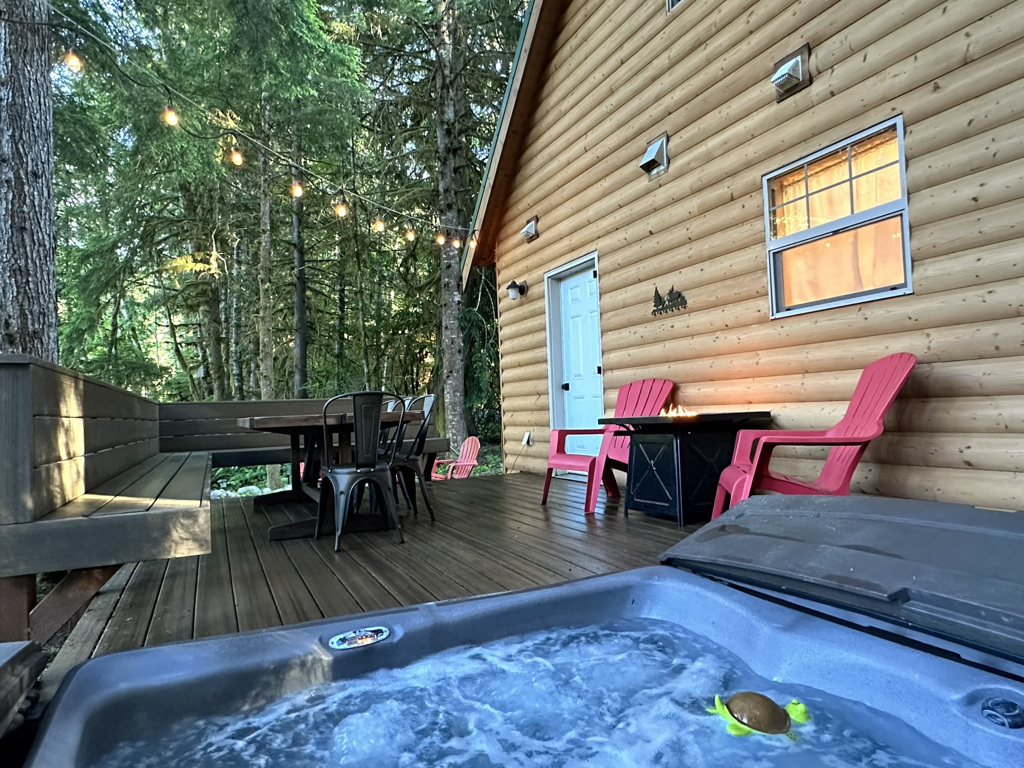 King Suite | Sleeps 8, BBQ + Hot Tub, Firepit