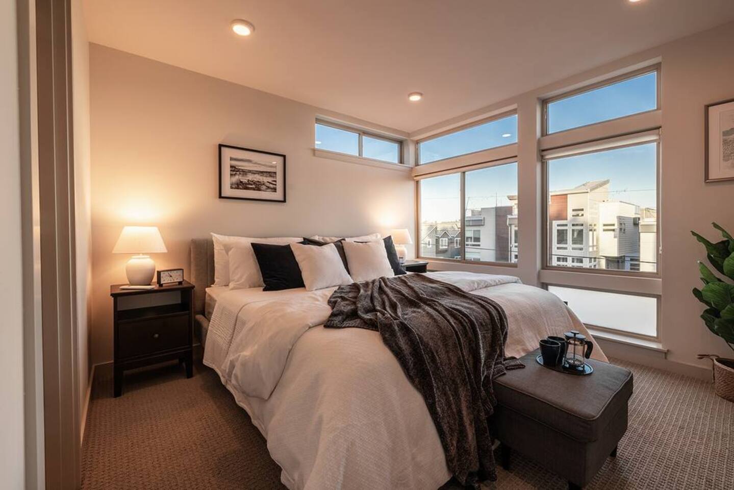 Lake Union Lookout + Skyline Views + Fremont Area.