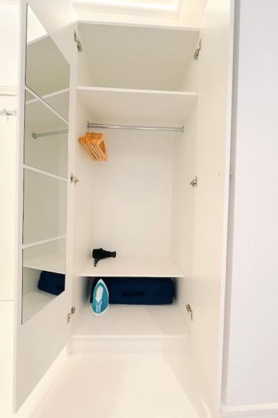 Offley Flat 1B – Elegant Studio | Modern Comfort | Backyard | WIFI