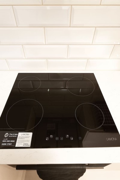 Offley Flat 1B – Elegant Studio | Modern Comfort | Backyard | WIFI