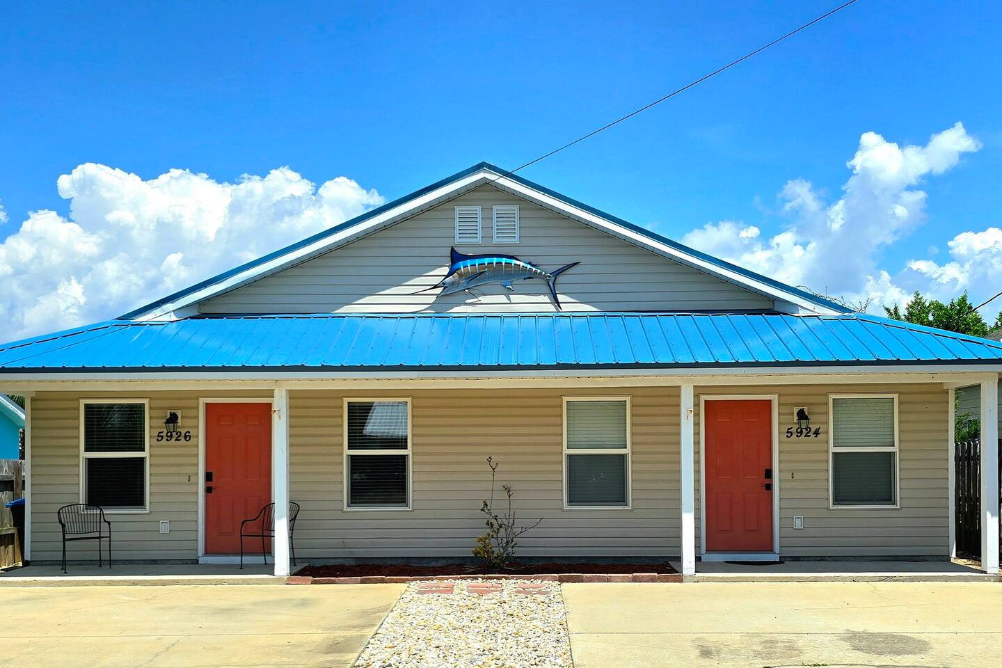 5924- Updated 2BR Duplex 4 Blocks to Beach-Sleeps6