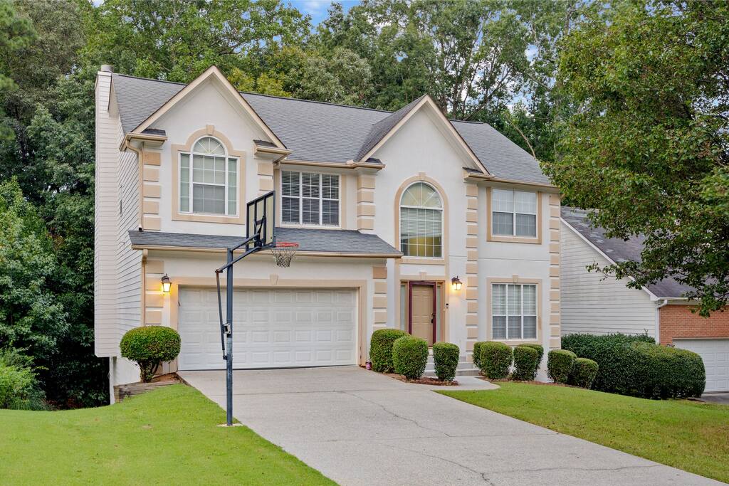 Elegant 5BR Gym+Pool Table Alpharetta