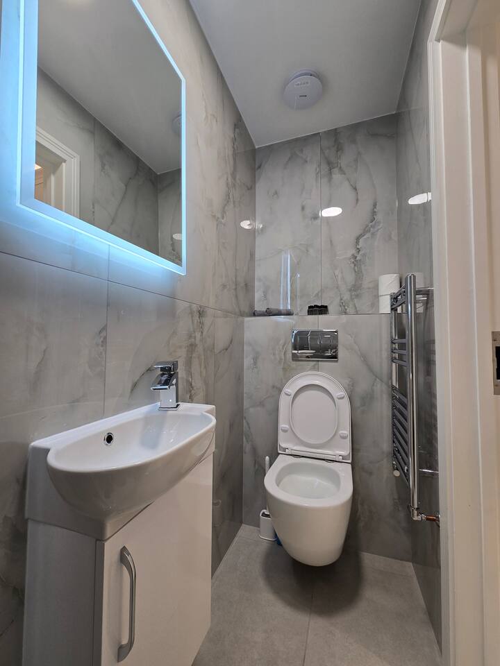 Offley Flat 1A – Peaceful Studio | Convenient Location | Ideal Stay