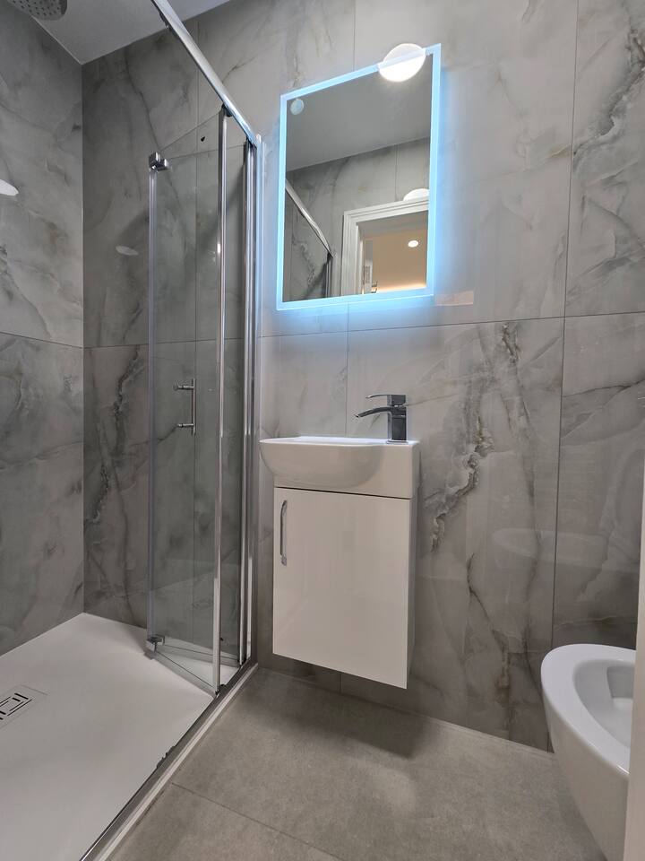 Offley Flat 1A – Peaceful Studio | Convenient Location | Ideal Stay