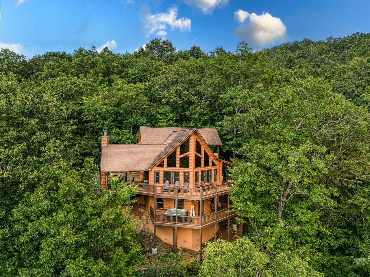 Mountain Views-Fireplace-Jacuzzi-Games-Close to BR