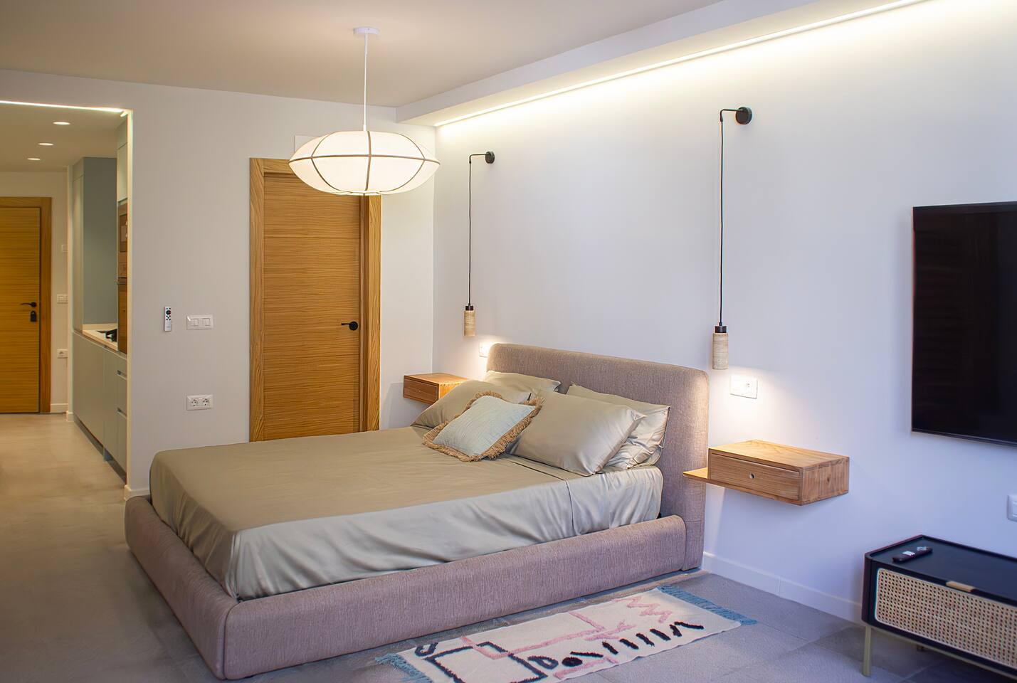 Central, quiet, and stylish Studio