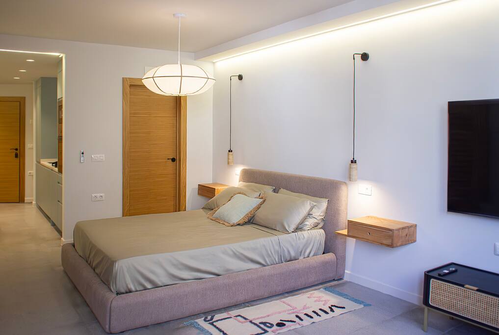 Central, quiet, and stylish Studio