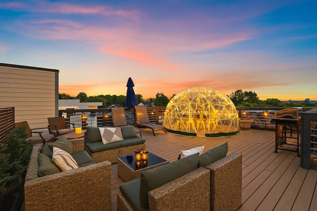 Family getaway w/ views - rooftop dome and movies