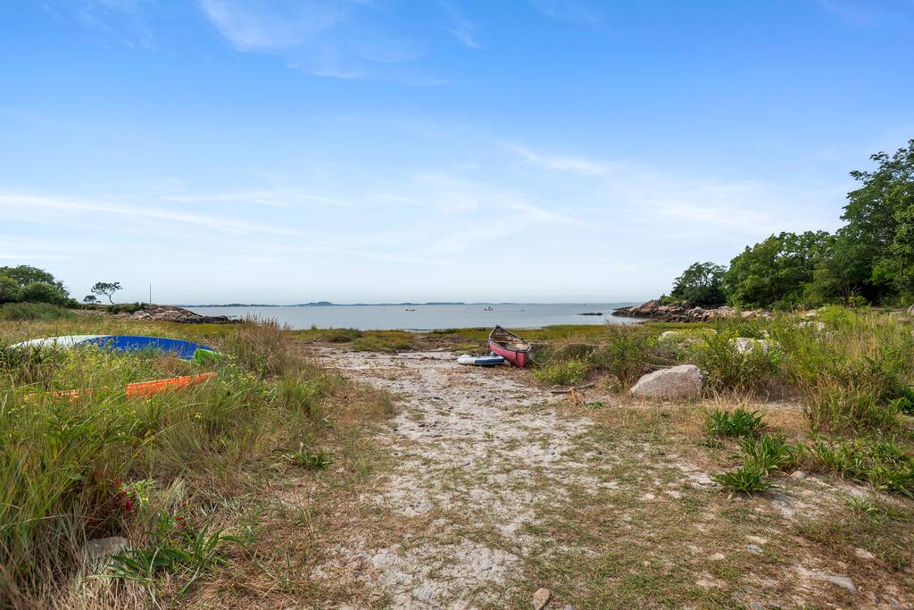 Guest House on Private Estate with Beach