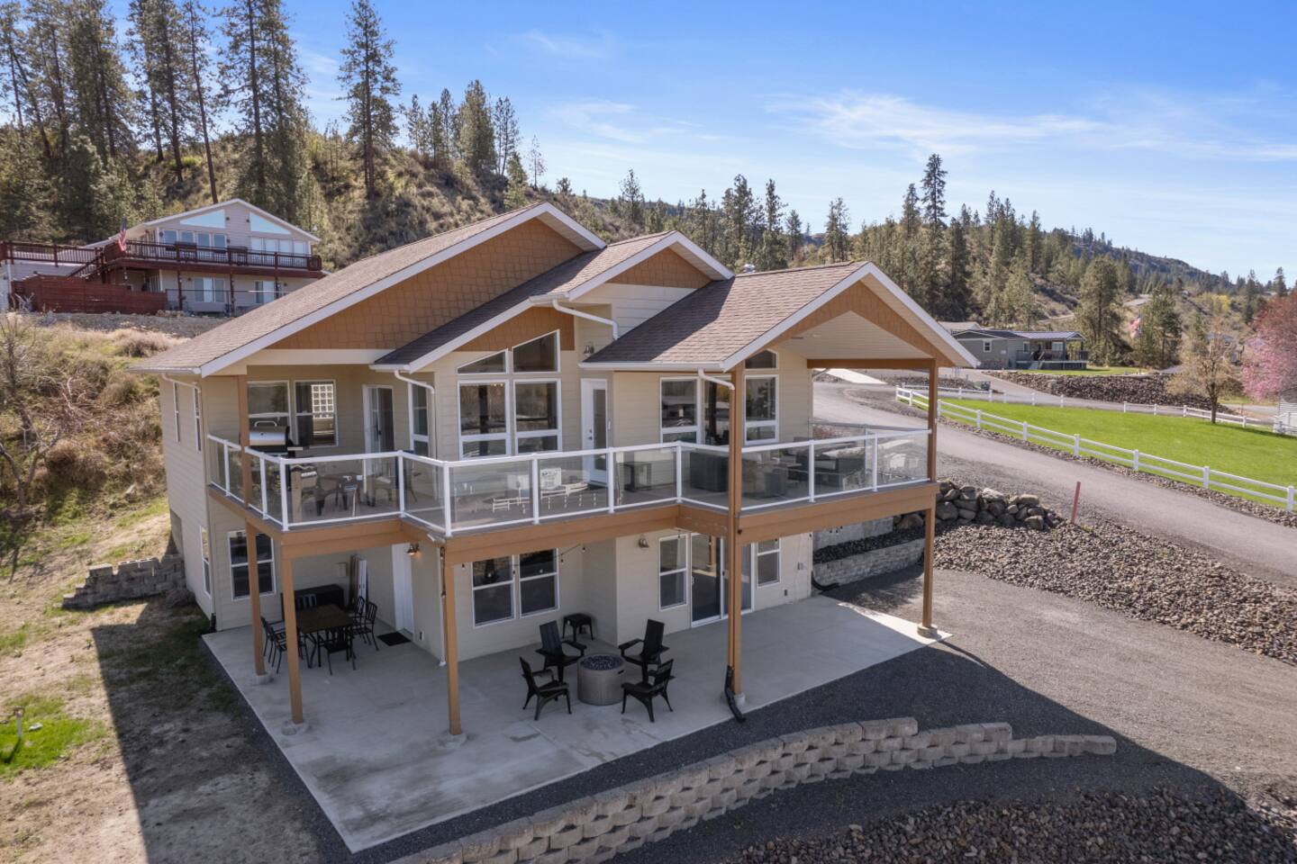 Friday Bay Retreat with Stunning Lake Views