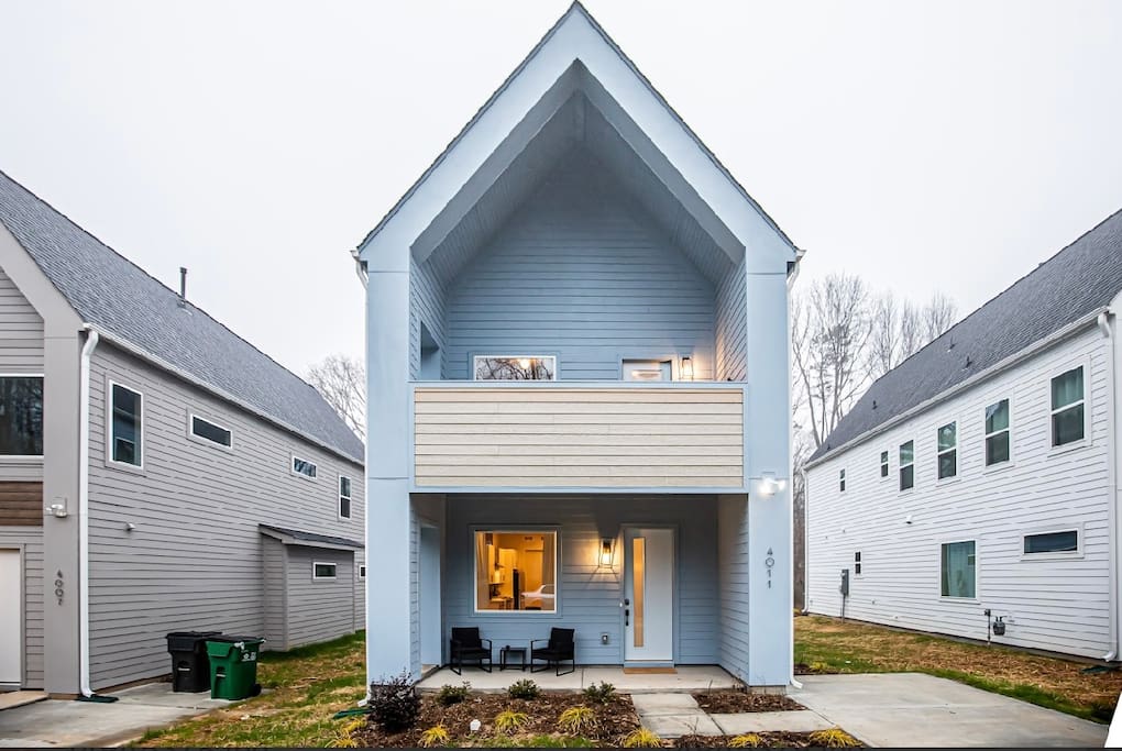 Brand New Farmhouse - Walk to Sugar Creek Park