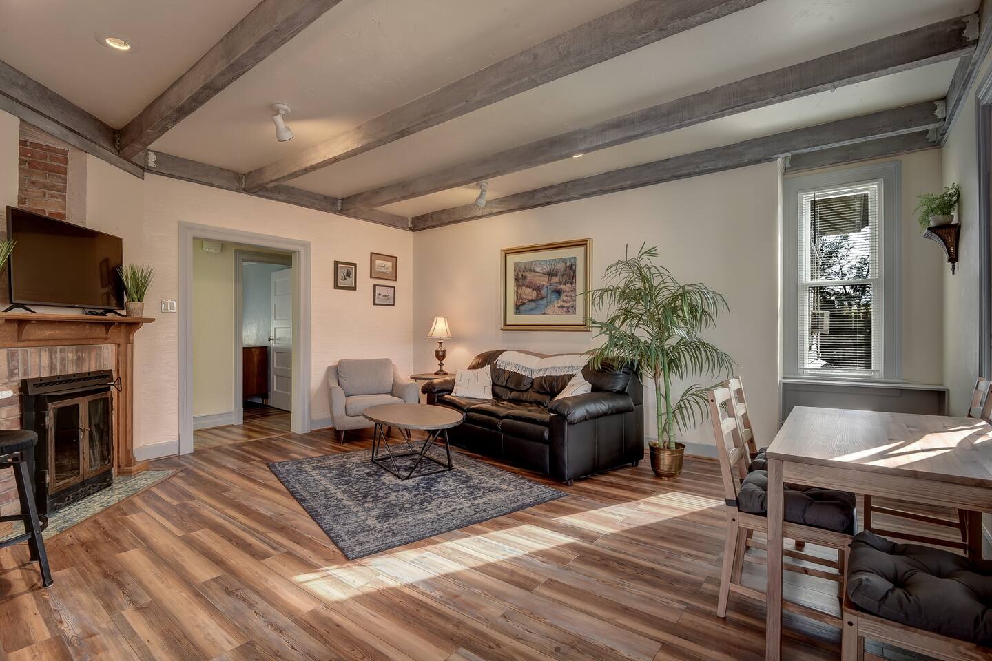 Palmer suite, 1 BR downtown/CC