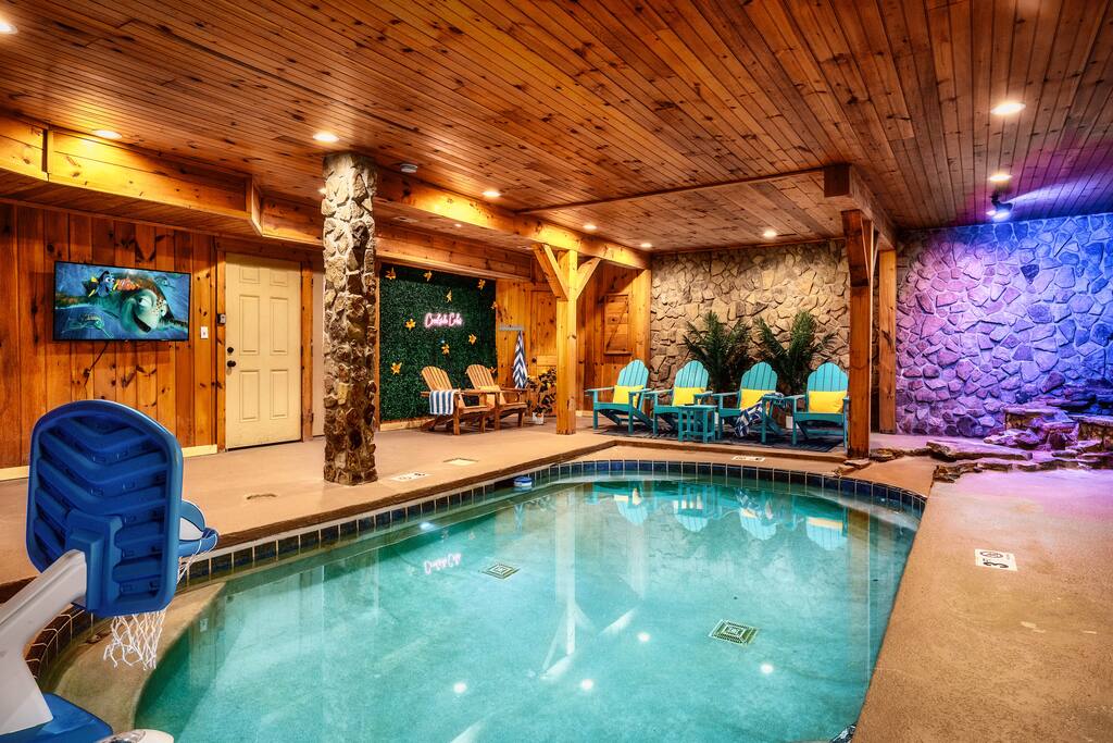 Family Retreat! Private Pool, Hot Tub, Game Room!