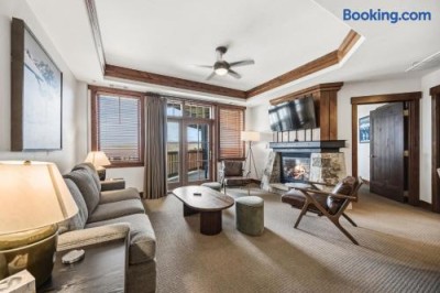 One Ski Hill 8402 Peak 8 Luxury Ski In Ski Out Condo Suite with Resort Amenities
