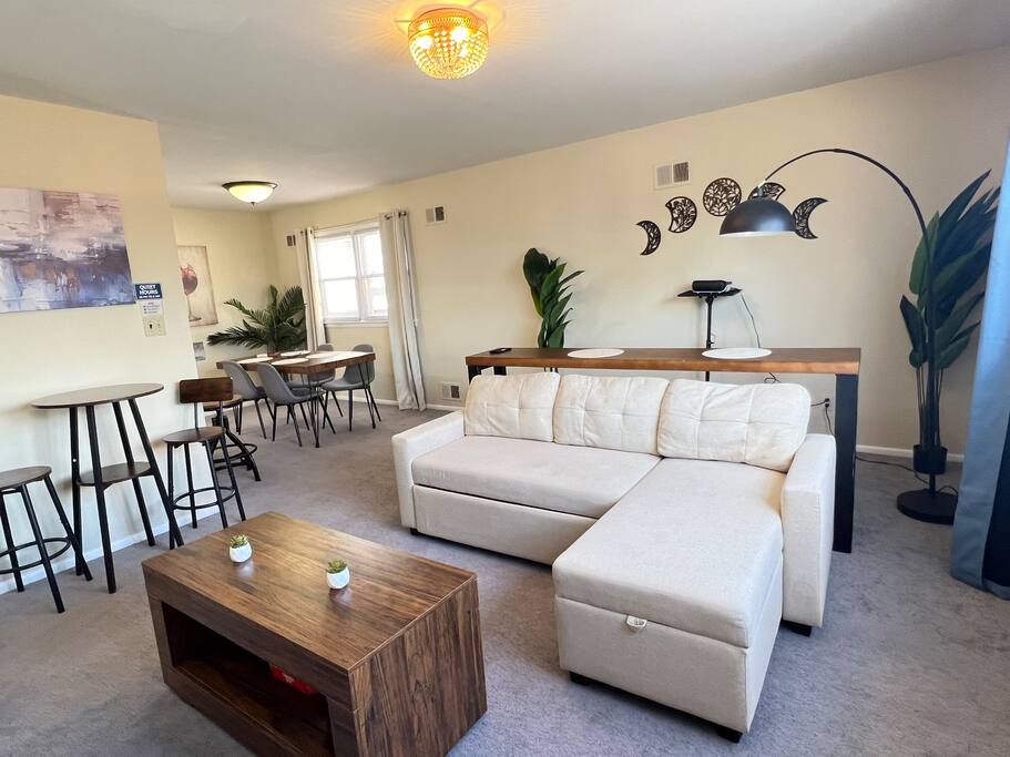 Spacious 3BR + Parking • 3 min Light Rail to NYC
