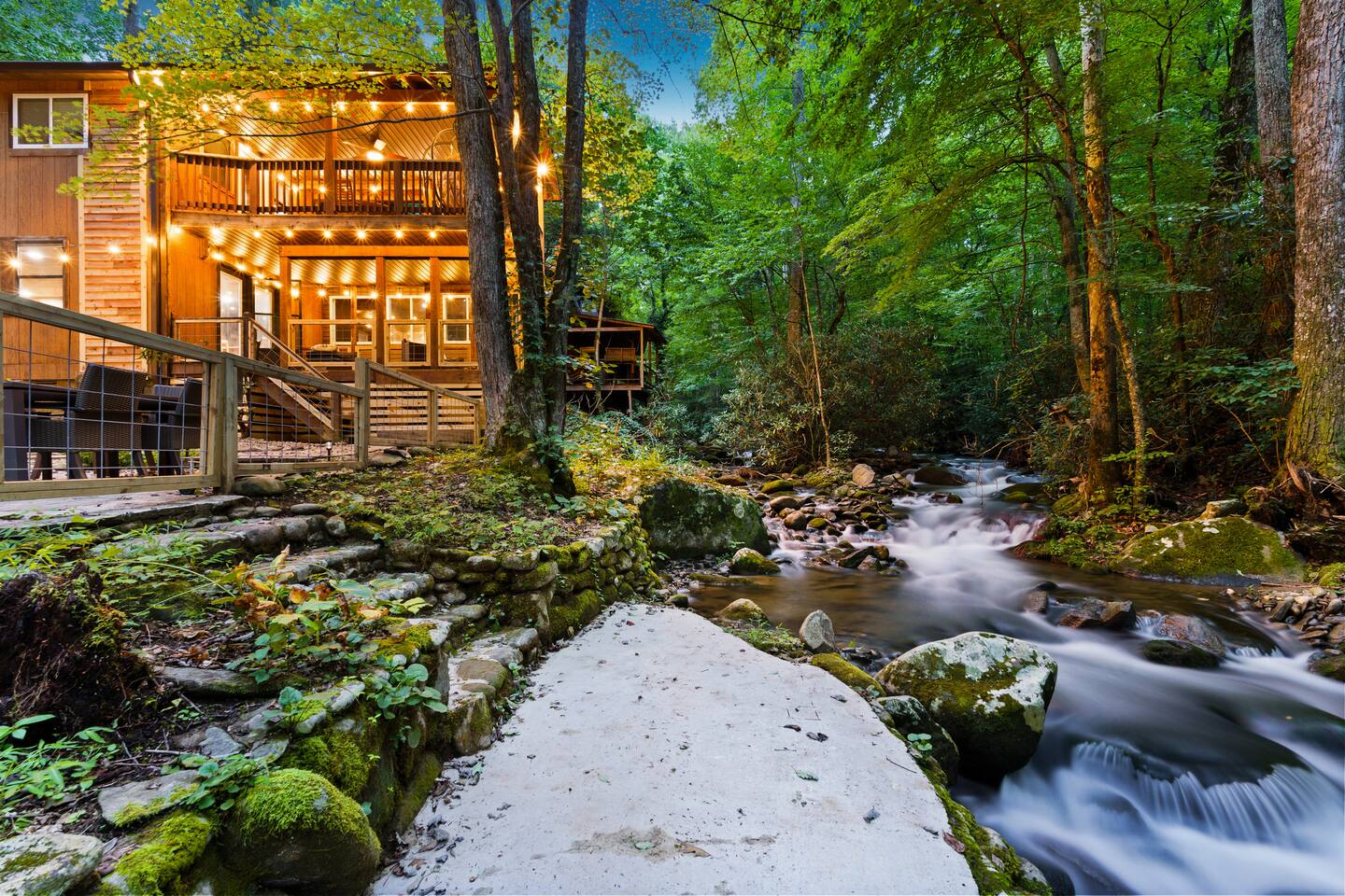 New! Amazing Running Creek! New Build w/ Hot Tub!