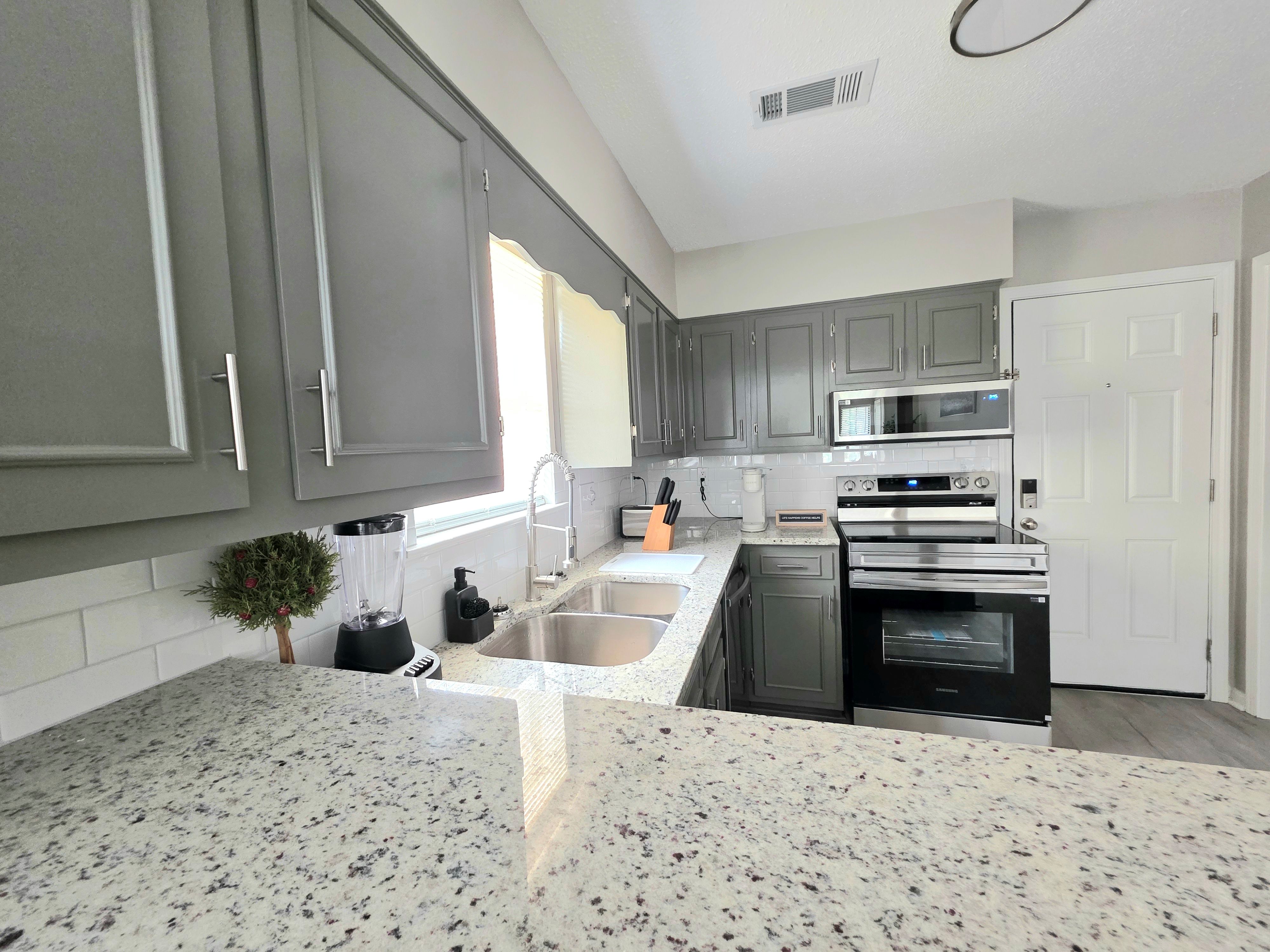 Stylish Executive Stay w/ Workspace & Parking