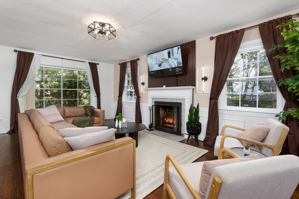 Exclusive Lux Home Near Town • Game Rm • Gym • 4BR
