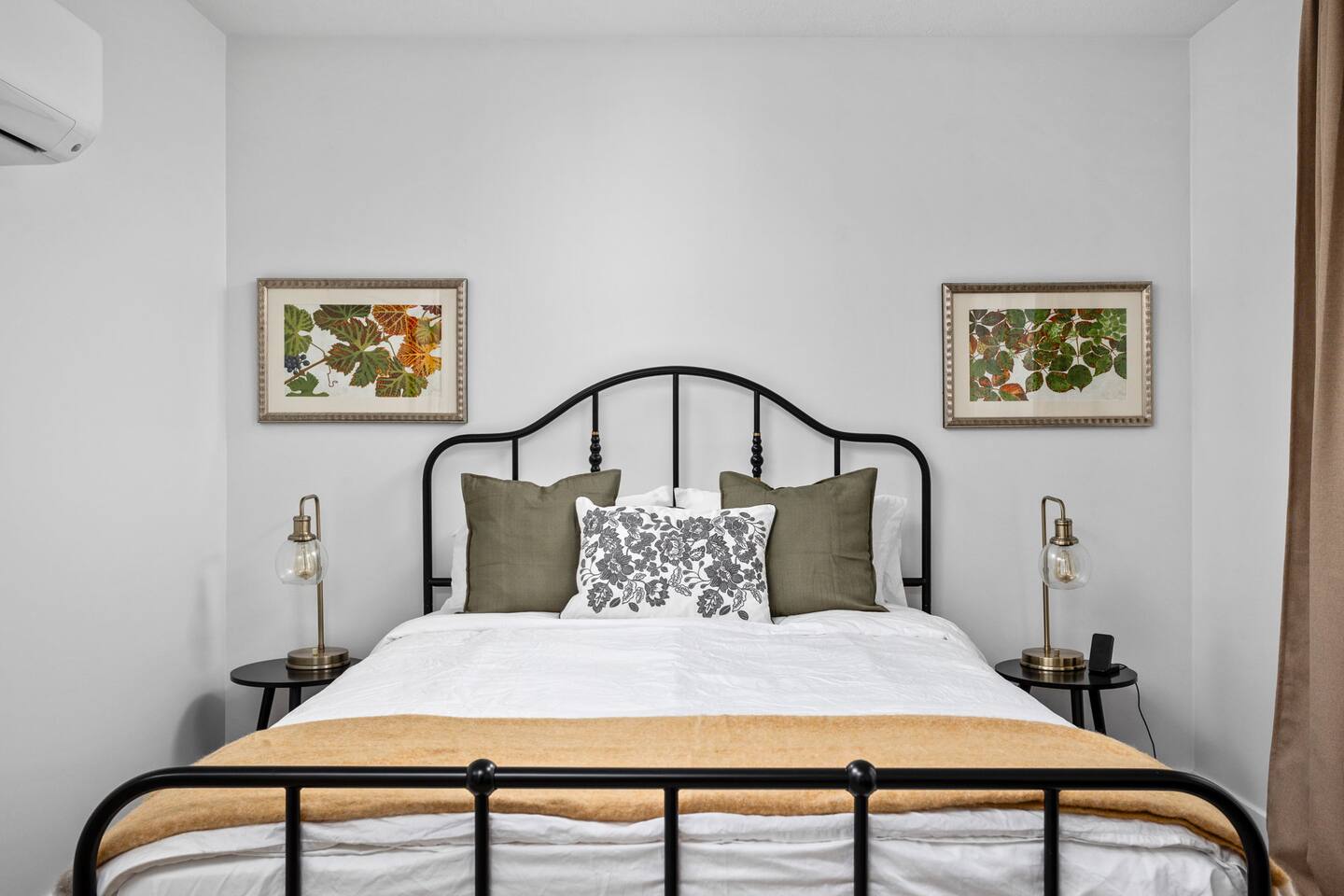 Cozy, Clean Carriage House | AC, Laundry, Parking