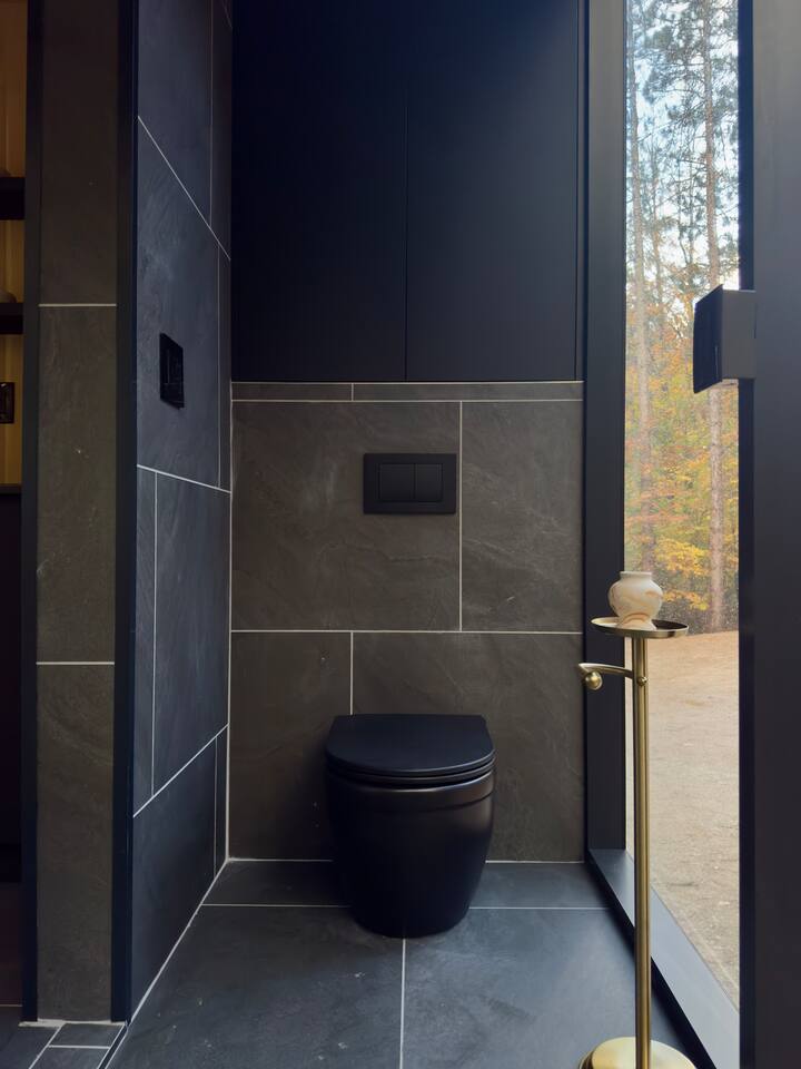 Sol Mirror House | Michigan | Private Amenities