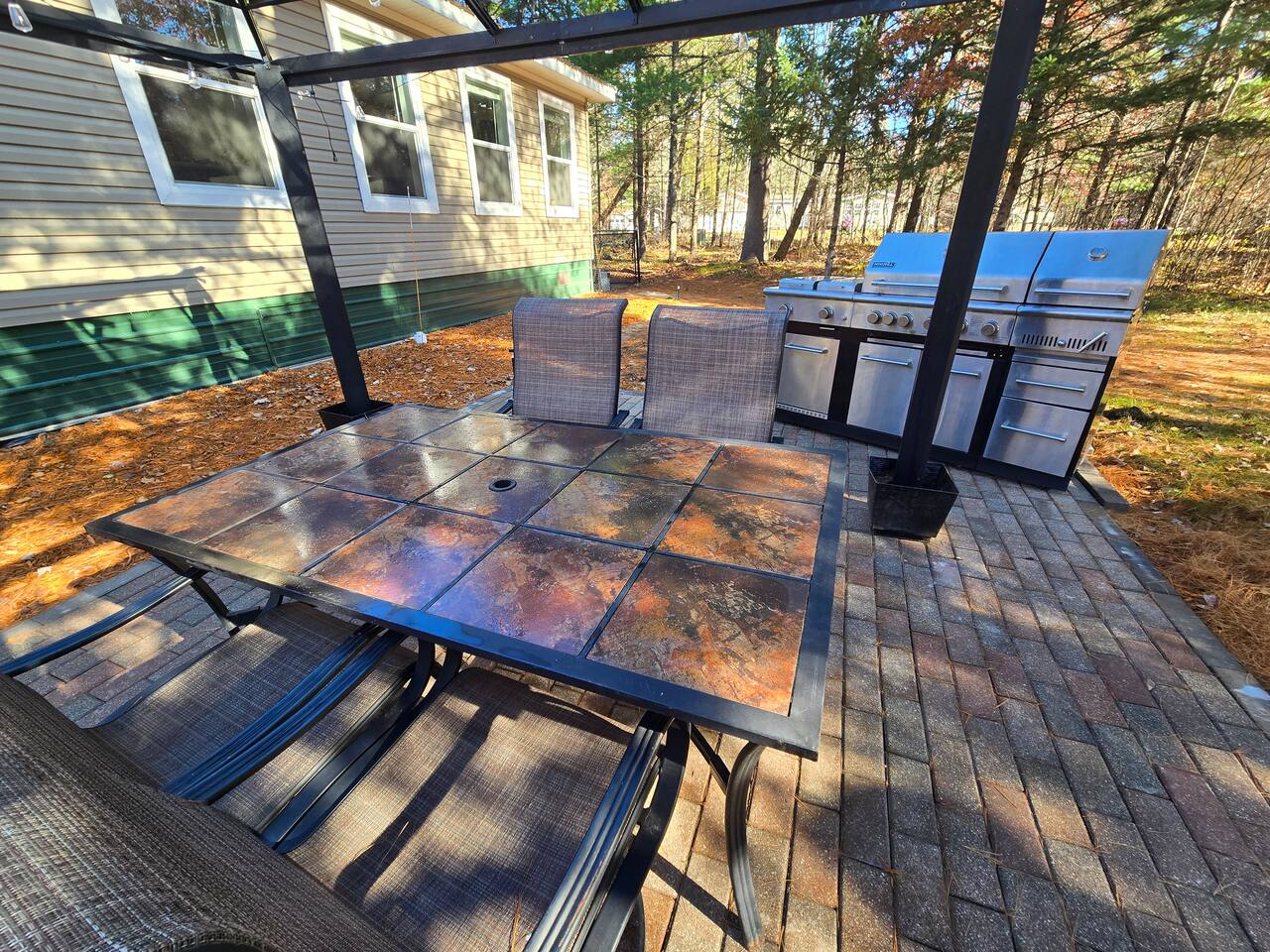 Happy Place Cabin • Cozy Escape w/ Outdoor Grill