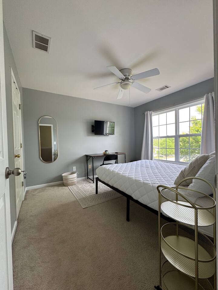 Cozy Queen Bed