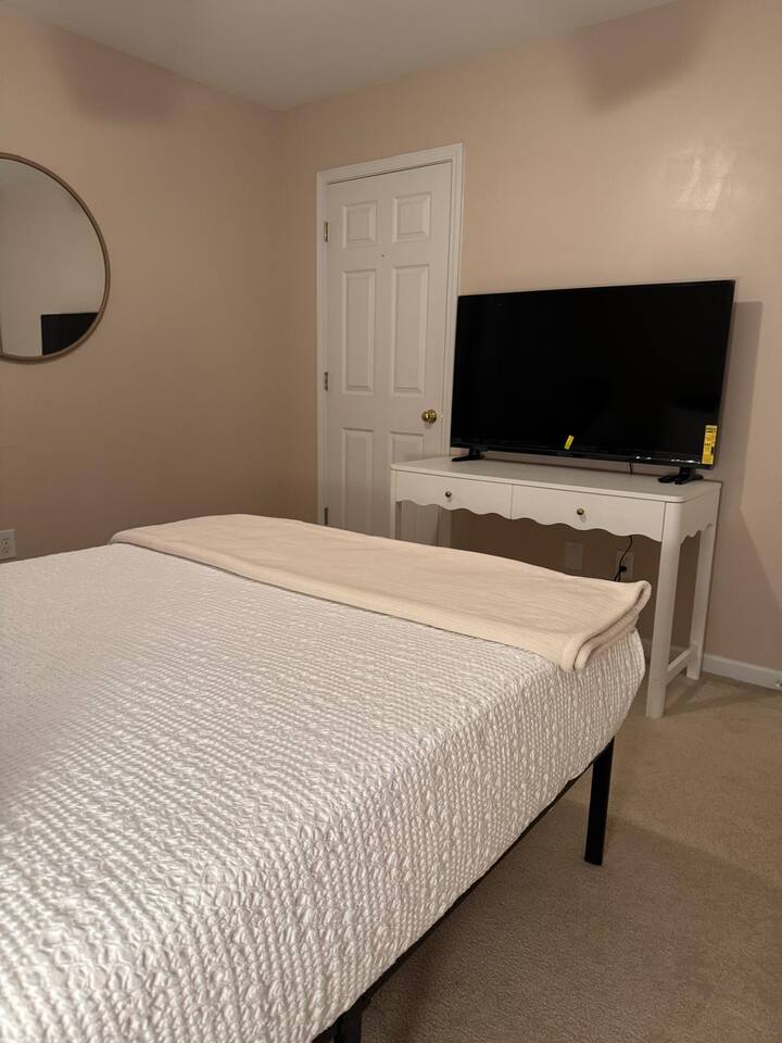 Upstairs Queen Room
