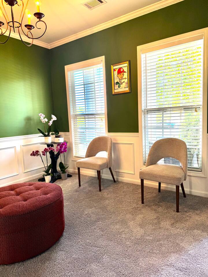 Comfy King Room