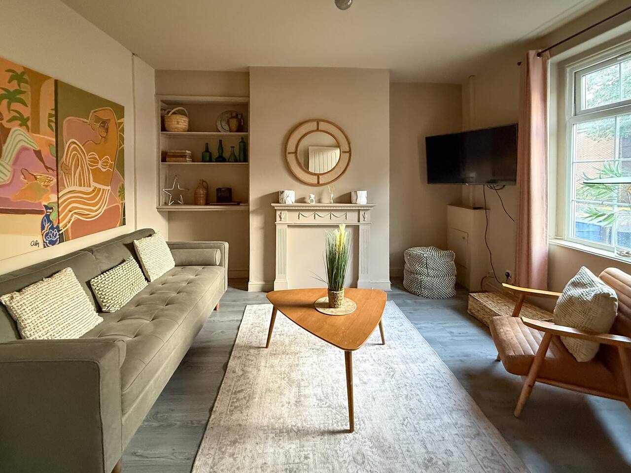 #59 Spacious Canal View City Centre | Free WiFi