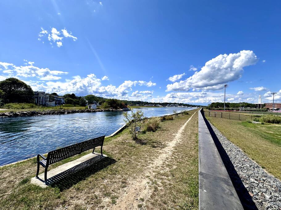 Fish & Ships on Canal: Steps to Ocean, Blvd, Park
