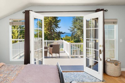 Sunny Decks•Water & Mtn Views•King Bed•AC•4 HD TVs