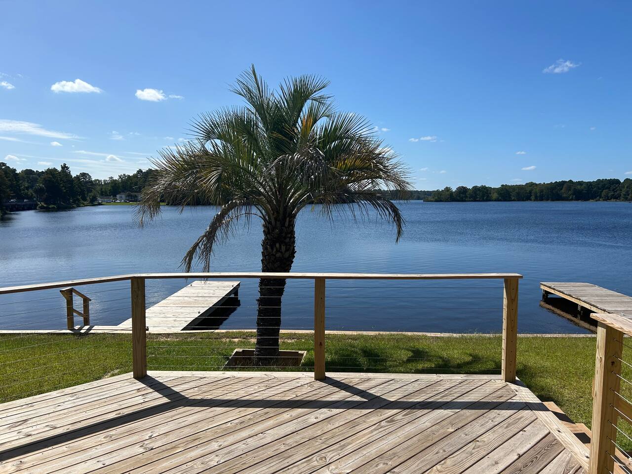 Hartsville Waterfront Retreat - Holiday Home