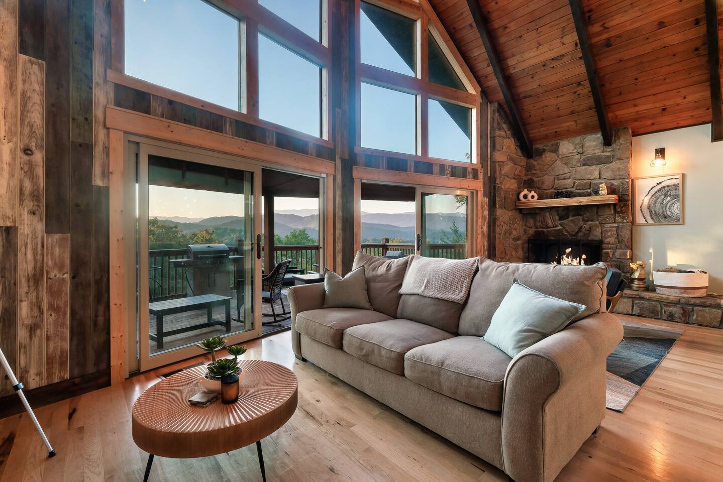 *NEW* Epic Mountain Views! Arcade•PingPong•Hot Tub